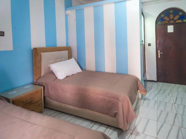 Hotel Sevilla Чефчауен Екстериор снимка